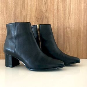 Calvin Klein leather ankle boots sz 8 in black